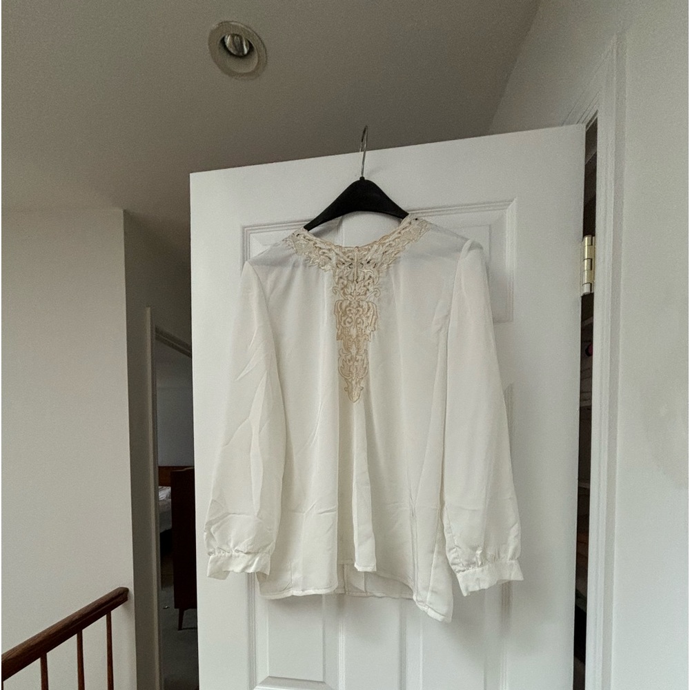 Japanese brand ,One row of buttons on the back; Off-white long-sleeved shirt